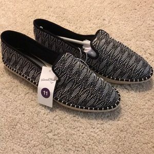 Universal Thread Flats / Size 11
